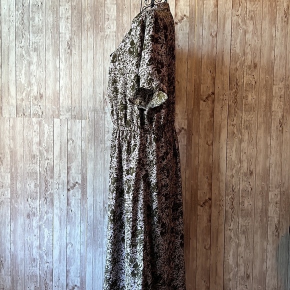 Piper & Scoot V-Neck Floral Dress - Picture 3 of 9